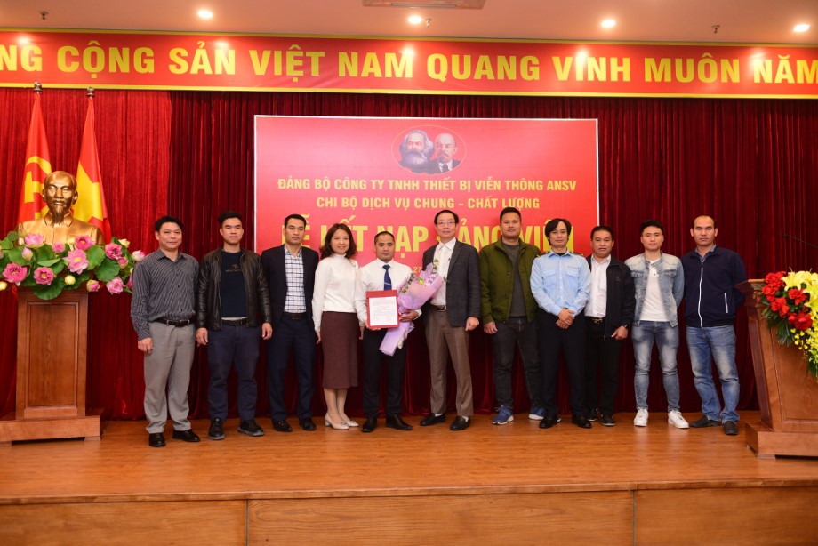LỄ KẾT NẠP ĐẢNG VIÊN MỚI THÁNG 12