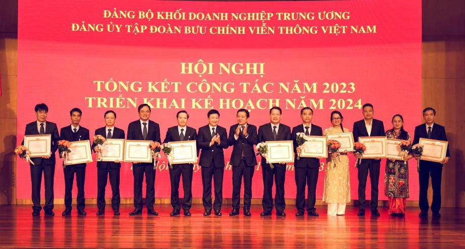 KHEN THƯỞNG ĐẢNG BỘ VNPT TECHNOLOGY  TẠI HỘI NGHỊ TRIỂN KHAI CÔNG TÁC ĐẢNG NĂM 2024 